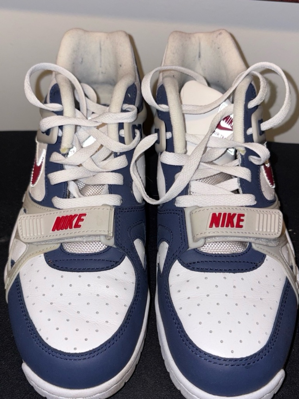 Nike trainer White & Navy Athletic Sneakers